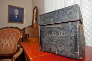 The house contains a letter box that belonged to William Marsh Rice.