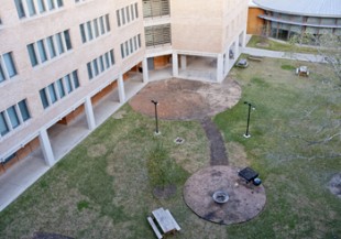 McMurtry College quad before the renovation