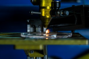 microwell fabrication with laser
