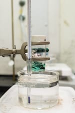 Experiments at Rice University have led to the development of an environmentally friendly process to recover valuable cobalt and lithium metals from spent batteries. (Photo by Jeff Fitlow/Rice University)