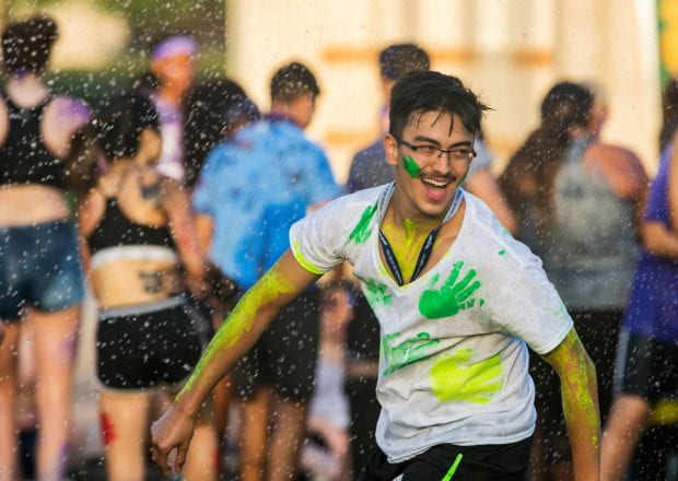 During O-Week, new freshmen were introduced to the long-standing tradition of keeping cool via aquatic combat in campuswide water balloon fights following the Rice Rally Aug. 20. (Photos by Tommy LaVergne)