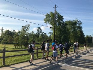 New freshmen got to know Memorial Park on a morning walking tour with Memorial Park Conservancy guides. (Photo by Katharine Shilcutt)