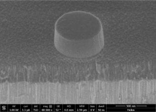 An electron microscope image of a nanoscale thermal light emitter