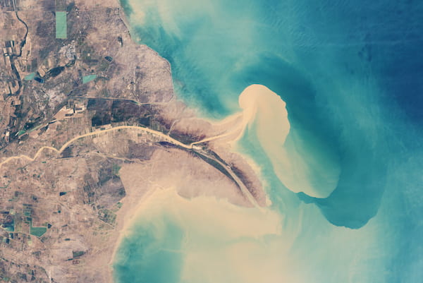 About a billion tons of sediment flow to the delta of China’s Yellow River each year. The river was closely studied by Rice University scientists and their colleagues, who found a universal transport algorithm to explain that particle size wields great control over how sediment moves, regardless of the river’s flow. (Image courtesy of Wikipedia Commons)